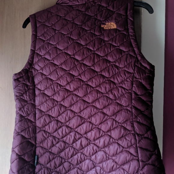The Northface Thermoball Vest Women's - Picture 4 of 8